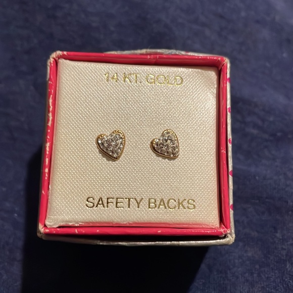 14K gold girls crystal heart earrings with screw on backs. Simply adorable 💖🥰